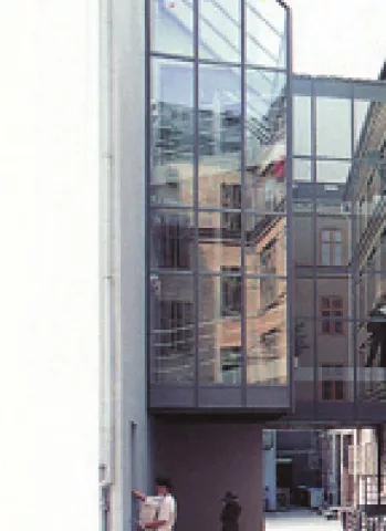 Politikens Hus, glaskarmap med trappe, 1991. Arkitekt Erik Korshagens Tegnestue